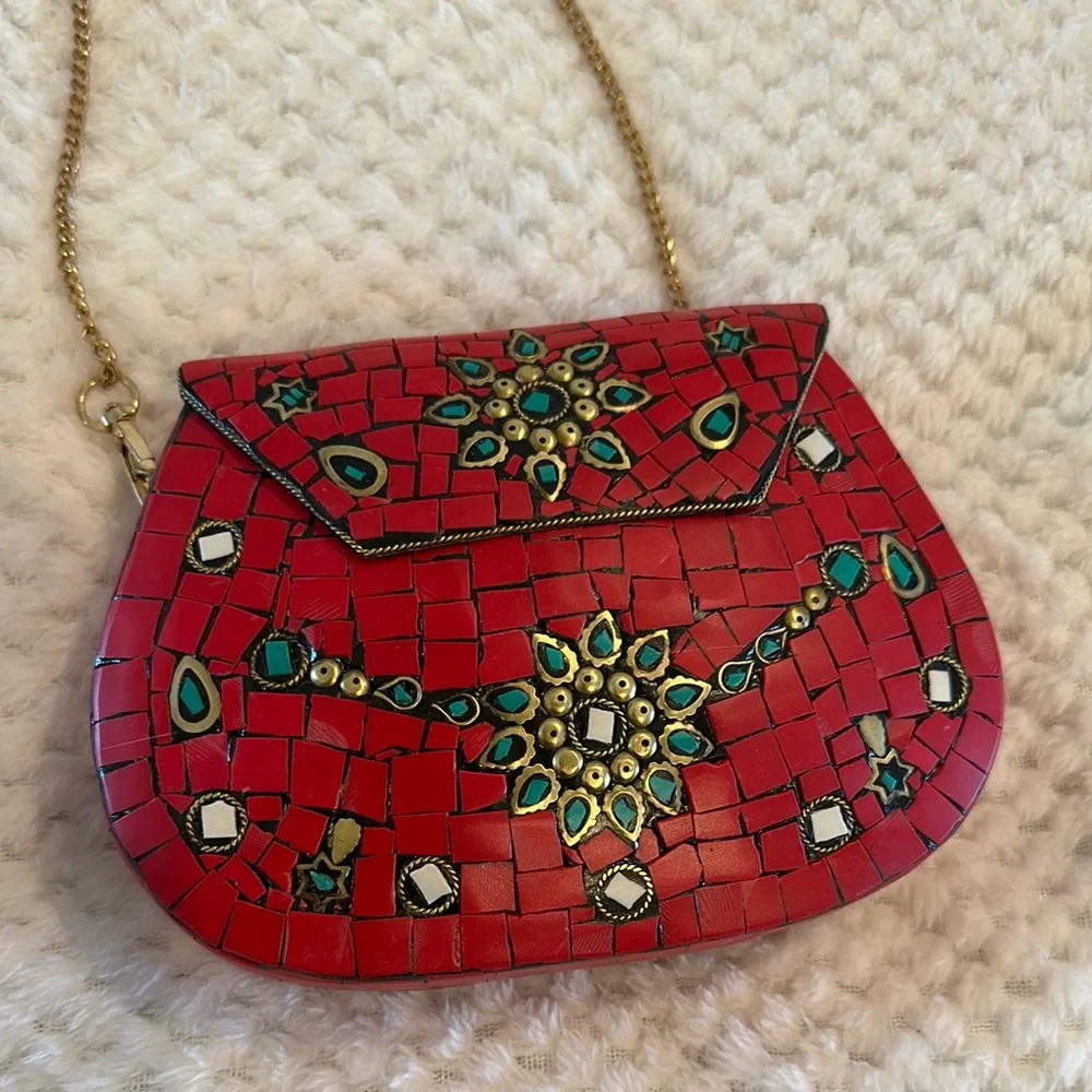 Elegant Red and Gold Crossbody Bag with Ornate Beadwork - Picture 2 of 9